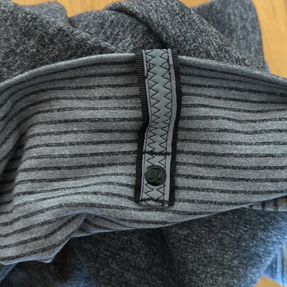 Lululemon Reversible Scarf - Picture 4 of 4